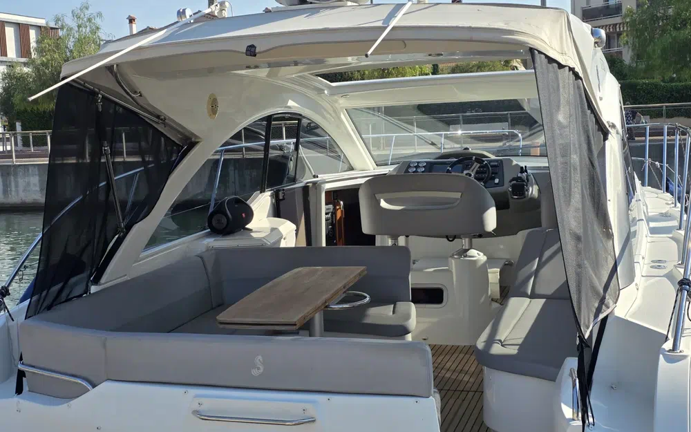 slider 14 Beneteau Gran Turismo 38