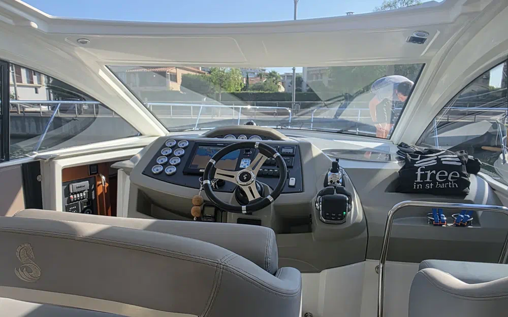 slider 16 Beneteau Gran Turismo 38