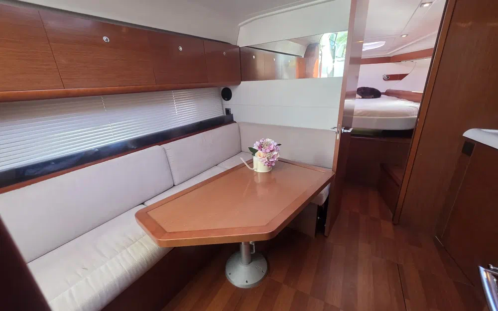 slider 25 Beneteau Gran Turismo 38