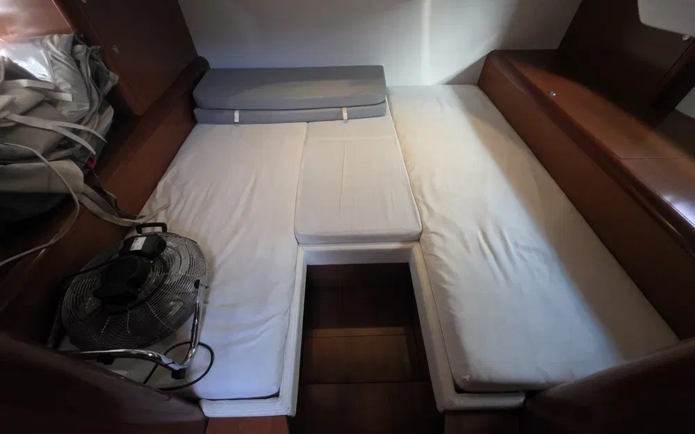 slider 30 Beneteau Gran Turismo 38