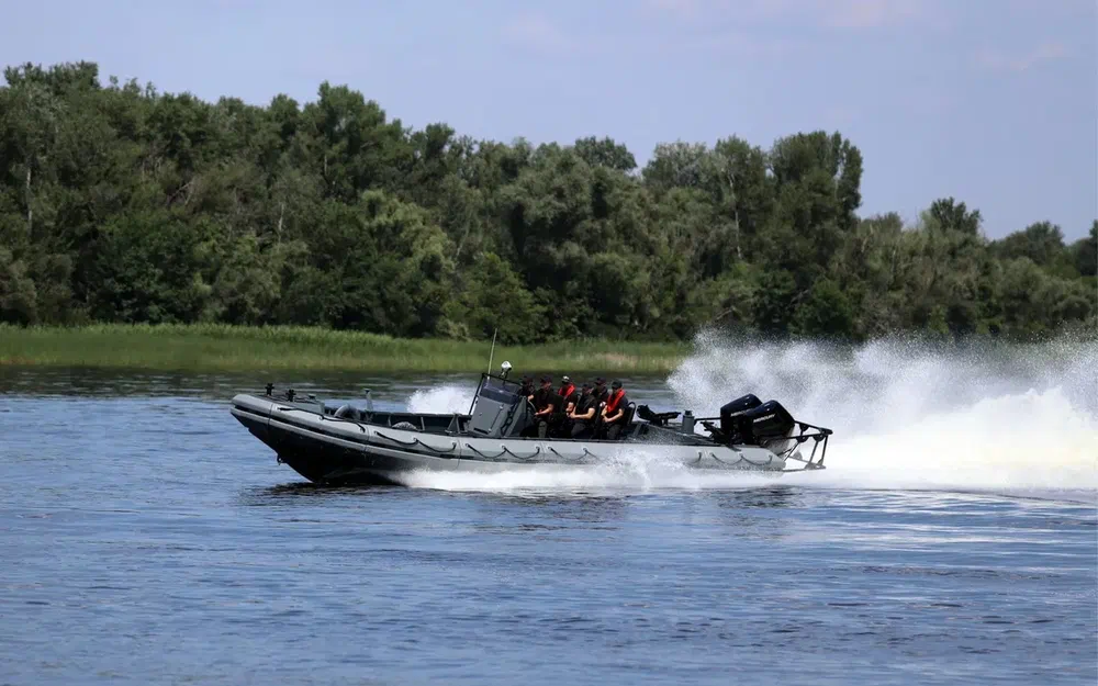 slider 16 Iron Boats GALAXY TRIDENT T12