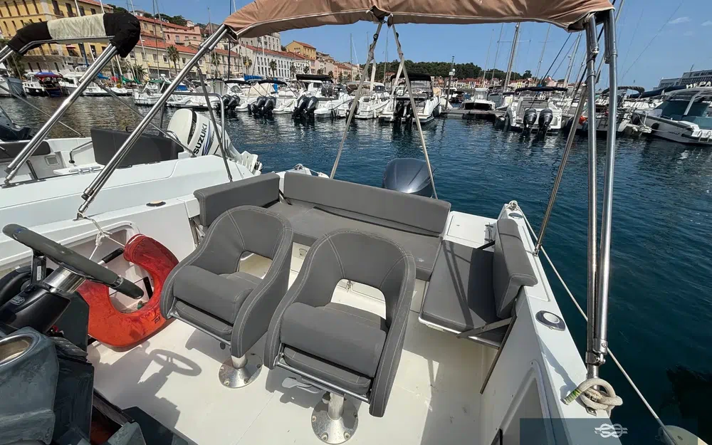 slider 7 Pacific Craft 750 Open