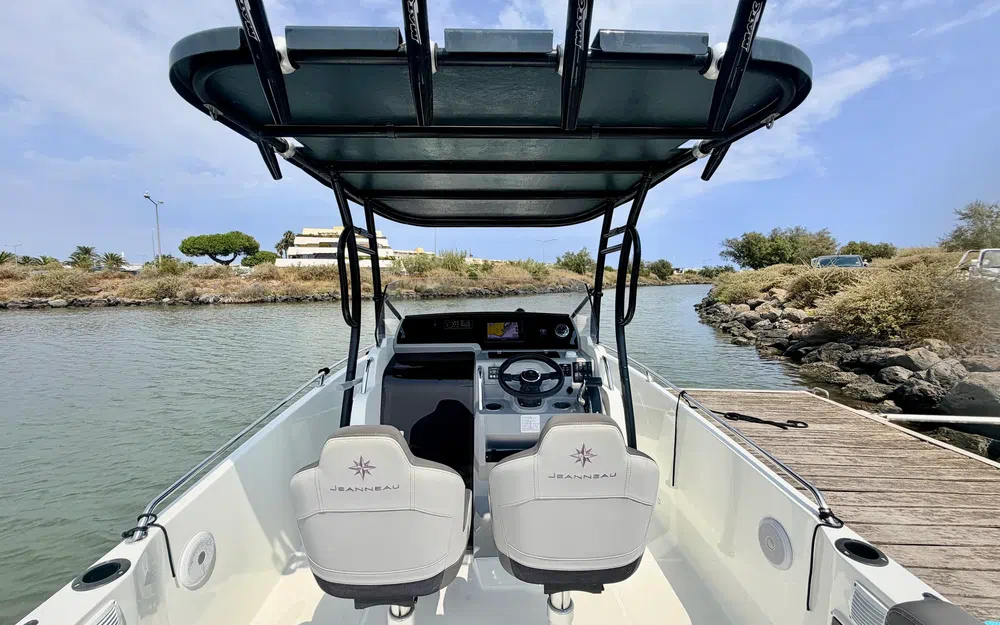 slider 5 Jeanneau CAP CAMARAT 7.5 CC SERIE 3