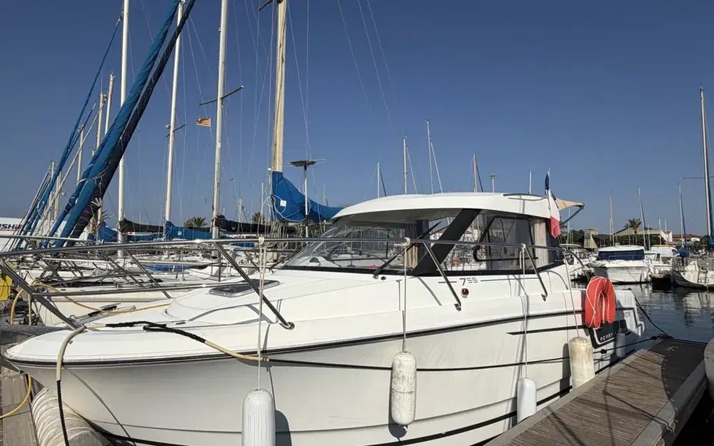 slider 0 Jeanneau Merry Fisher 755