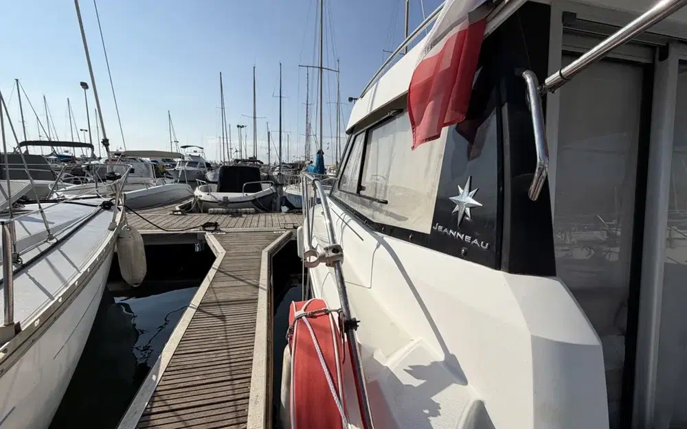 slider 4 Jeanneau Merry Fisher 755
