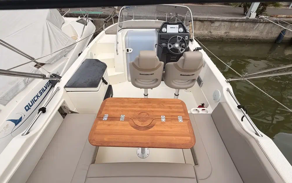slider 11 Quicksilver Activ 755 Sundeck