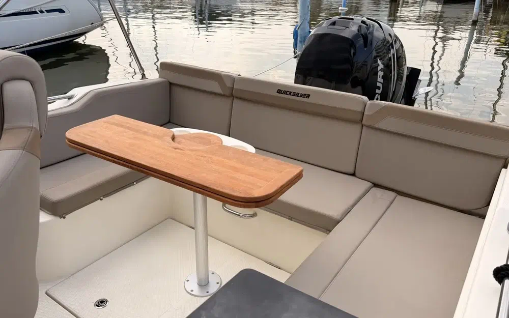slider 16 Quicksilver Activ 755 Sundeck