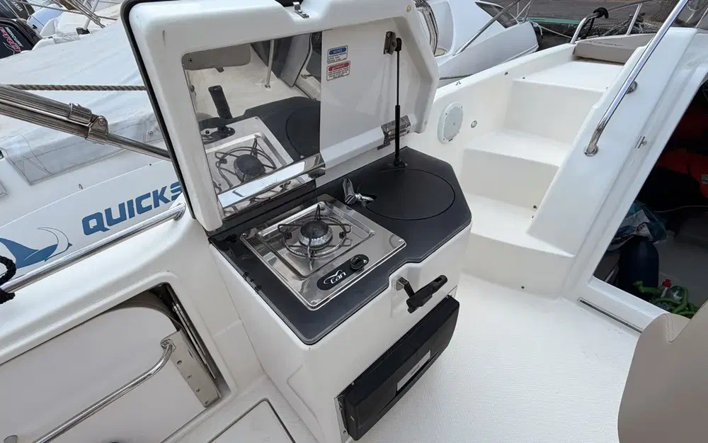 slider 22 Quicksilver Activ 755 Sundeck