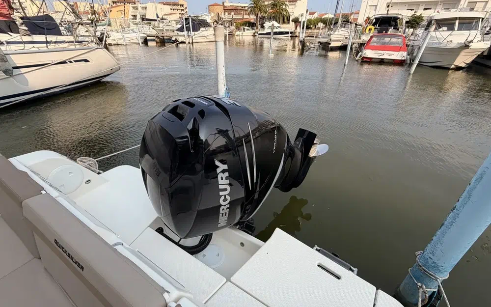 slider 37 Quicksilver Activ 755 Sundeck