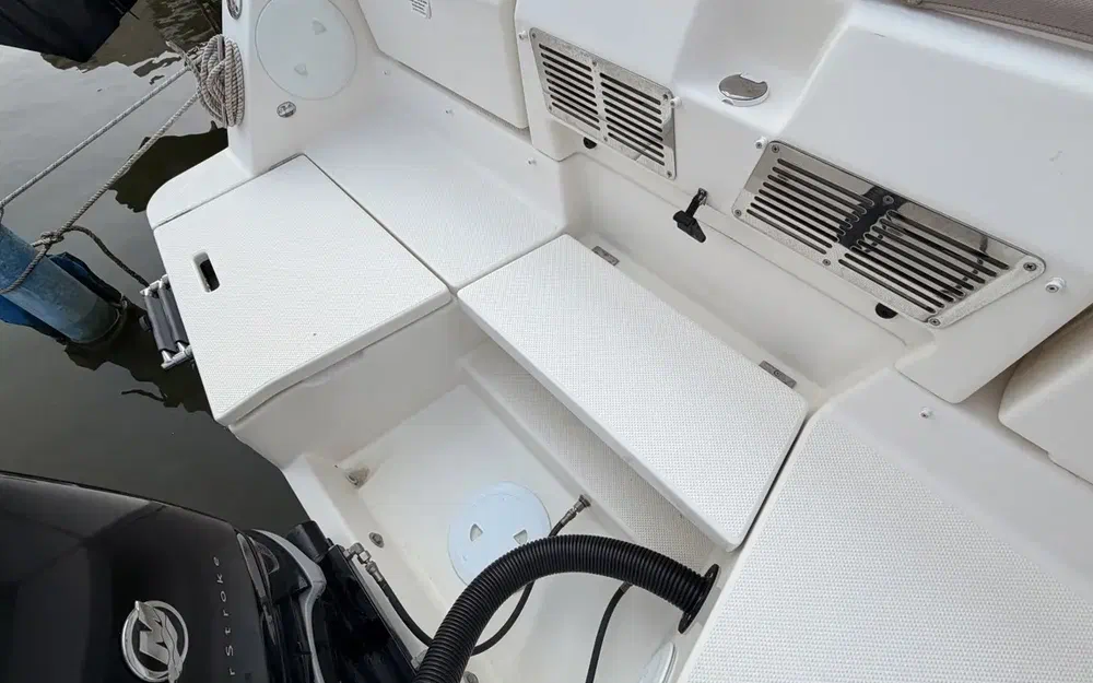 slider 41 Quicksilver Activ 755 Sundeck