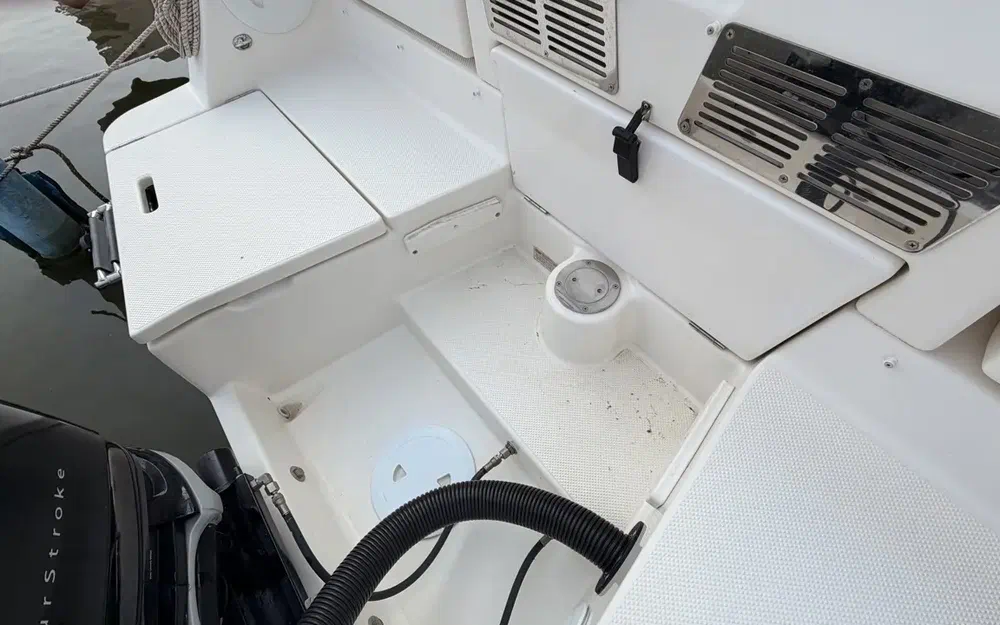slider 42 Quicksilver Activ 755 Sundeck