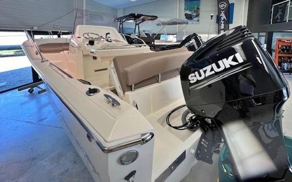 slider 1 White Shark  230 CC Origin