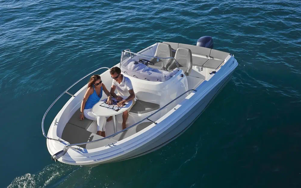 slider 1 Jeanneau Cap Camarat 5.5 CC Serie 2