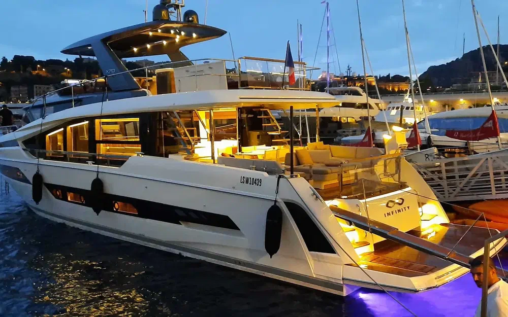slider 0 Prestige Yachts X70