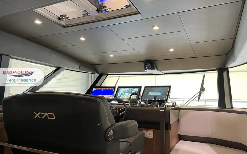 slider 9 Prestige Yachts X70