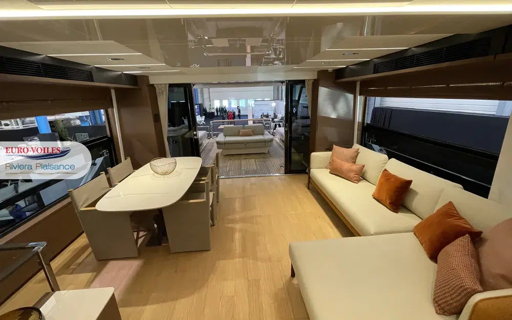 slider 12 Prestige Yachts X70