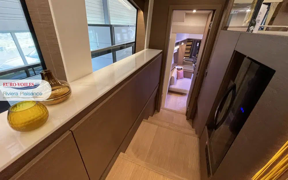 slider 13 Prestige Yachts X70