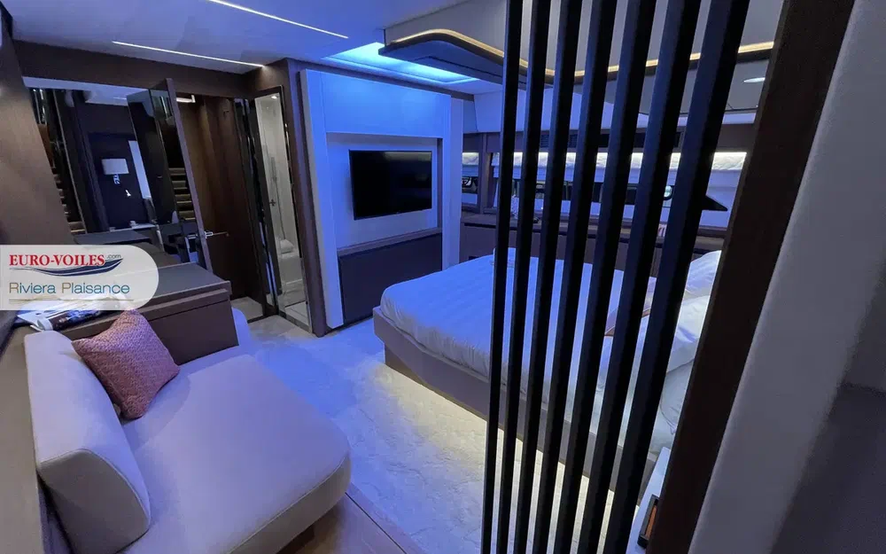 slider 14 Prestige Yachts X70