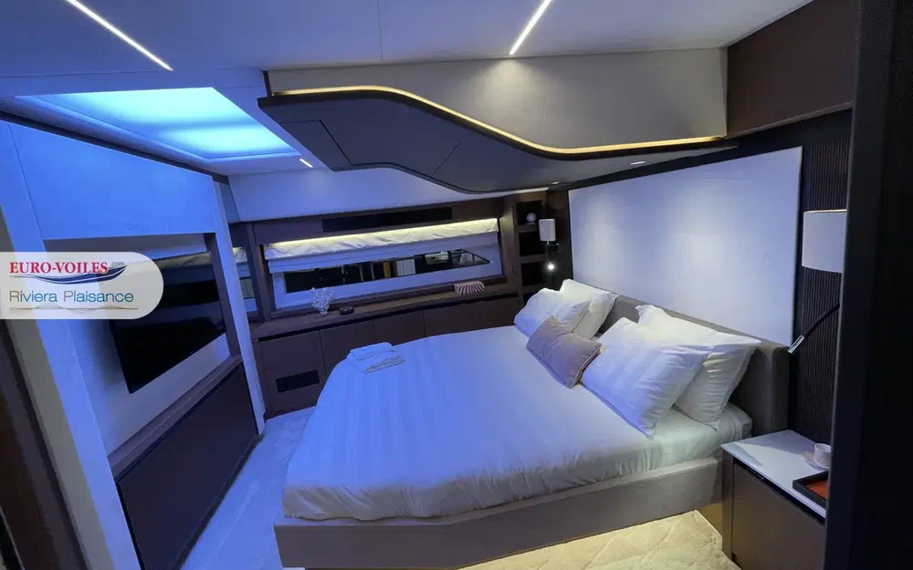 slider 15 Prestige Yachts X70