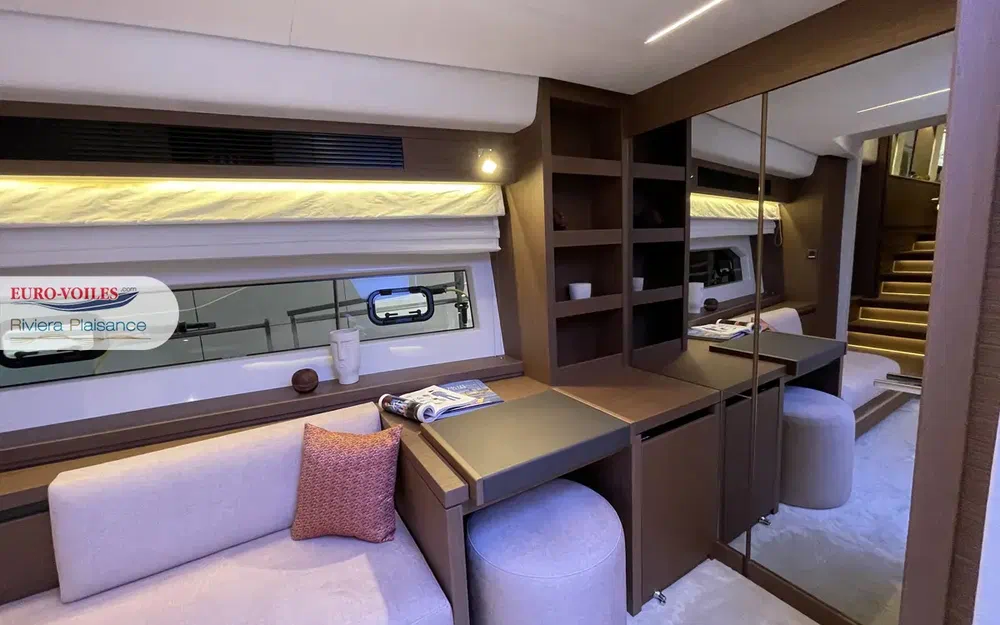 slider 16 Prestige Yachts X70