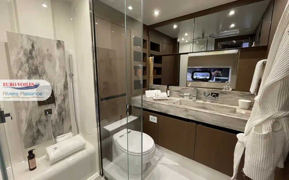 slider 17 Prestige Yachts X70