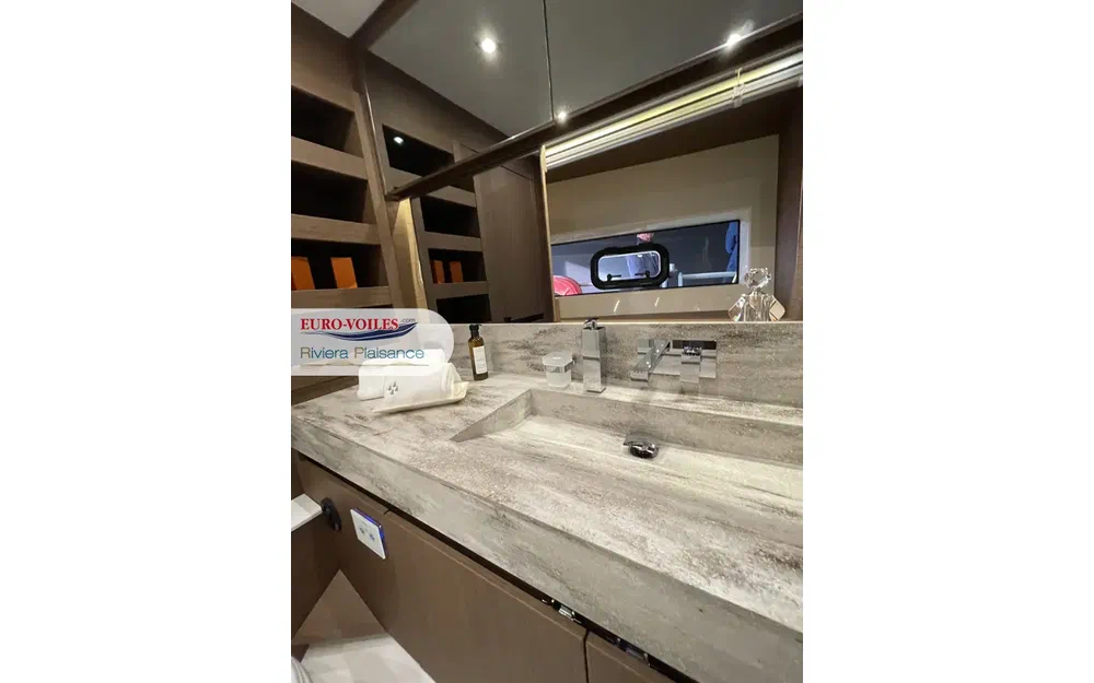 slider 19 Prestige Yachts X70