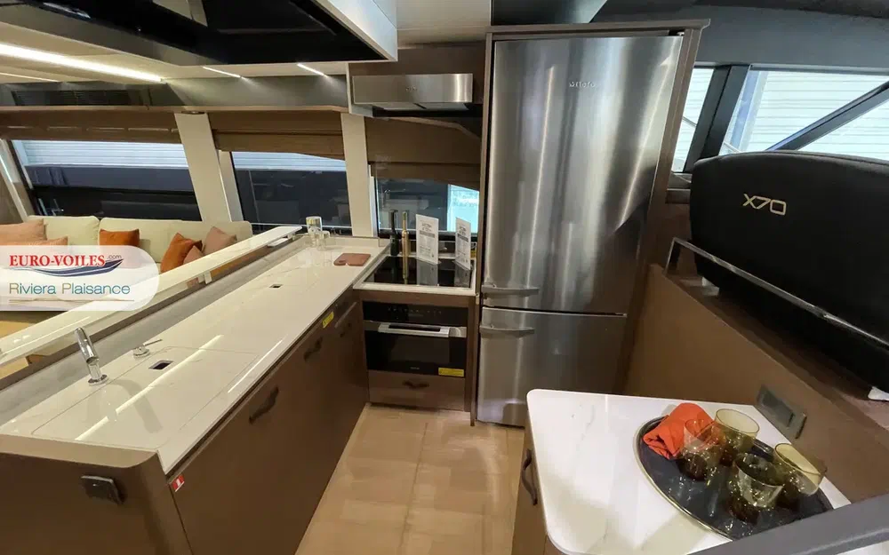 slider 7 Prestige Yachts X70