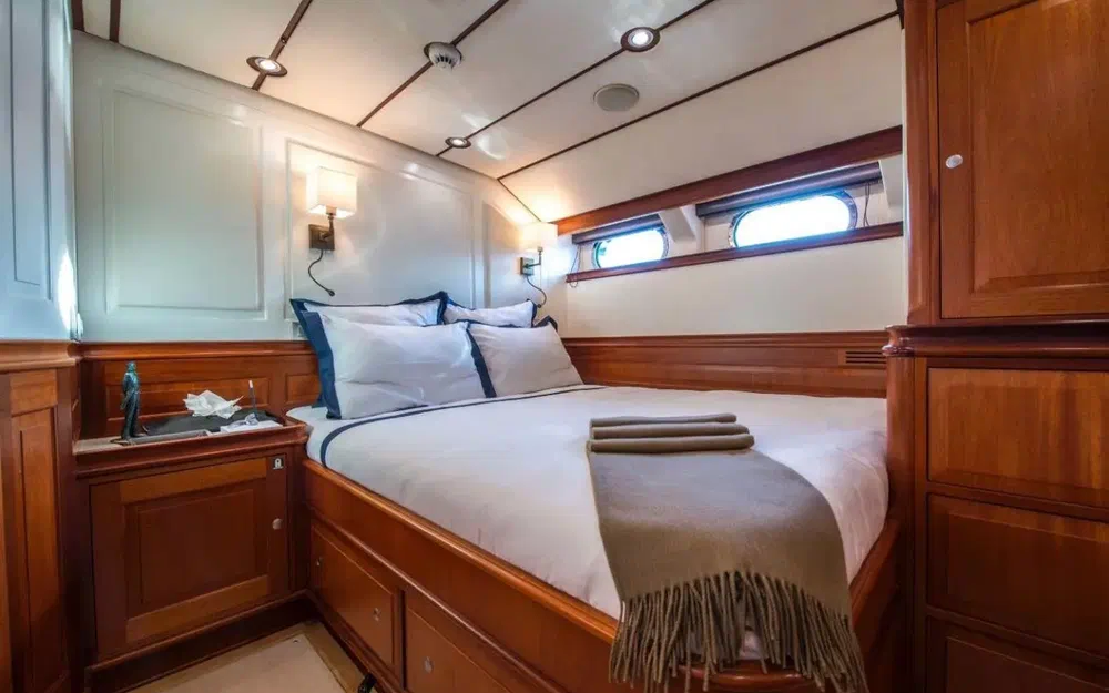 slider 10 Dutch Yacht Corto Maltese