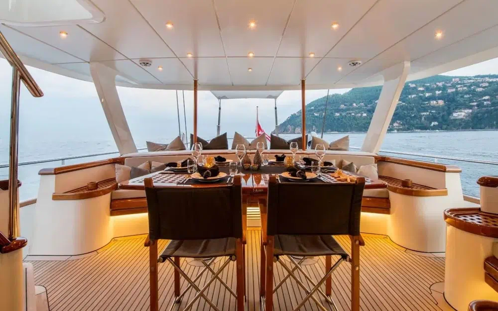 slider 3 Dutch Yacht Corto Maltese