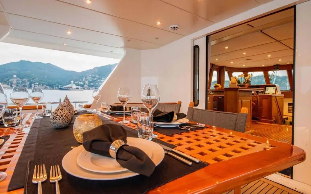 slider 4 Dutch Yacht Corto Maltese