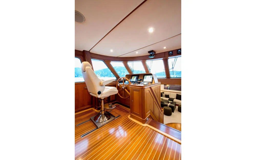 slider 6 Dutch Yacht Corto Maltese