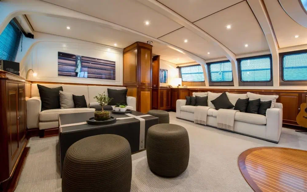 slider 8 Dutch Yacht Corto Maltese