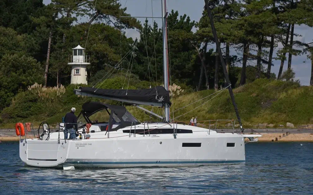 slider 2 Jeanneau Sun Odyssey 380