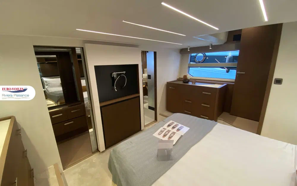 slider 10 Prestige Yachts X60
