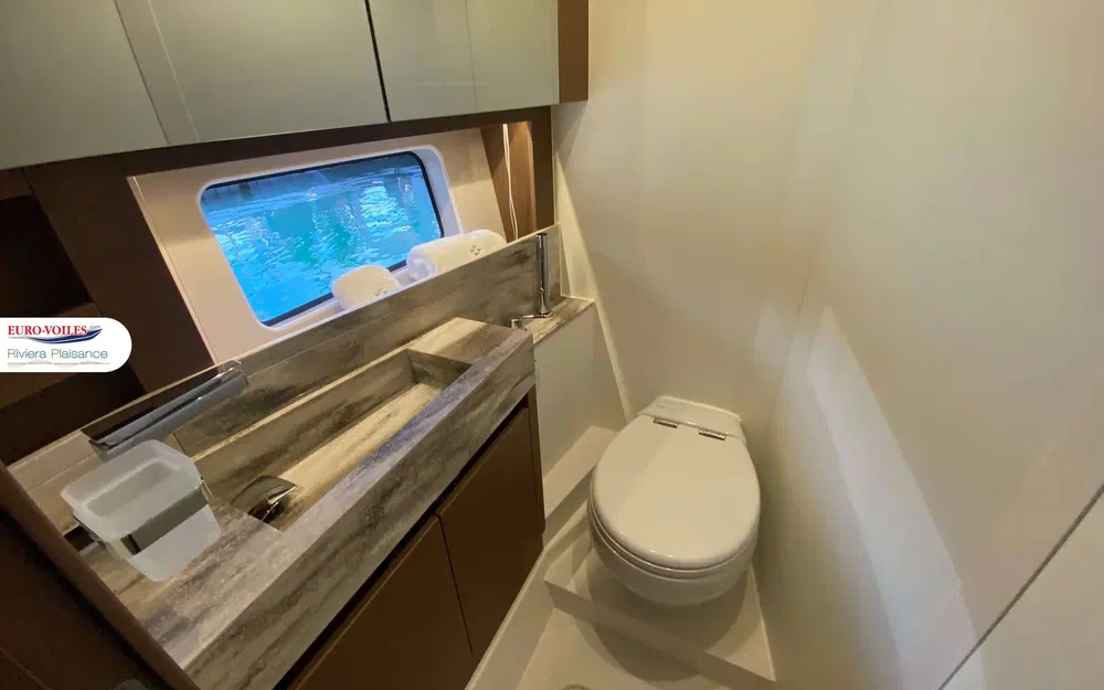 slider 17 Prestige Yachts X60