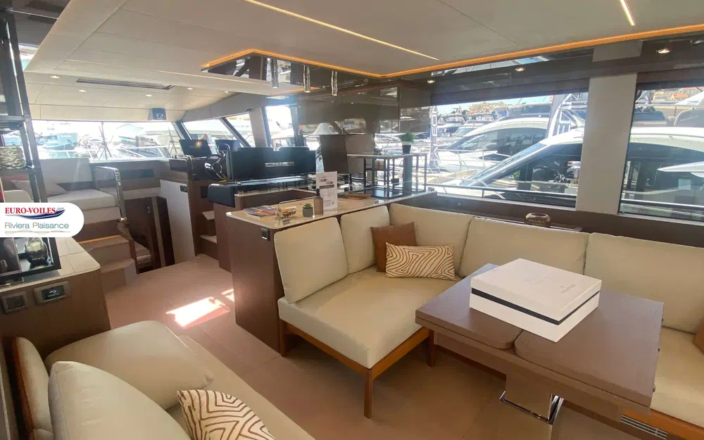 slider 5 Prestige Yachts X60