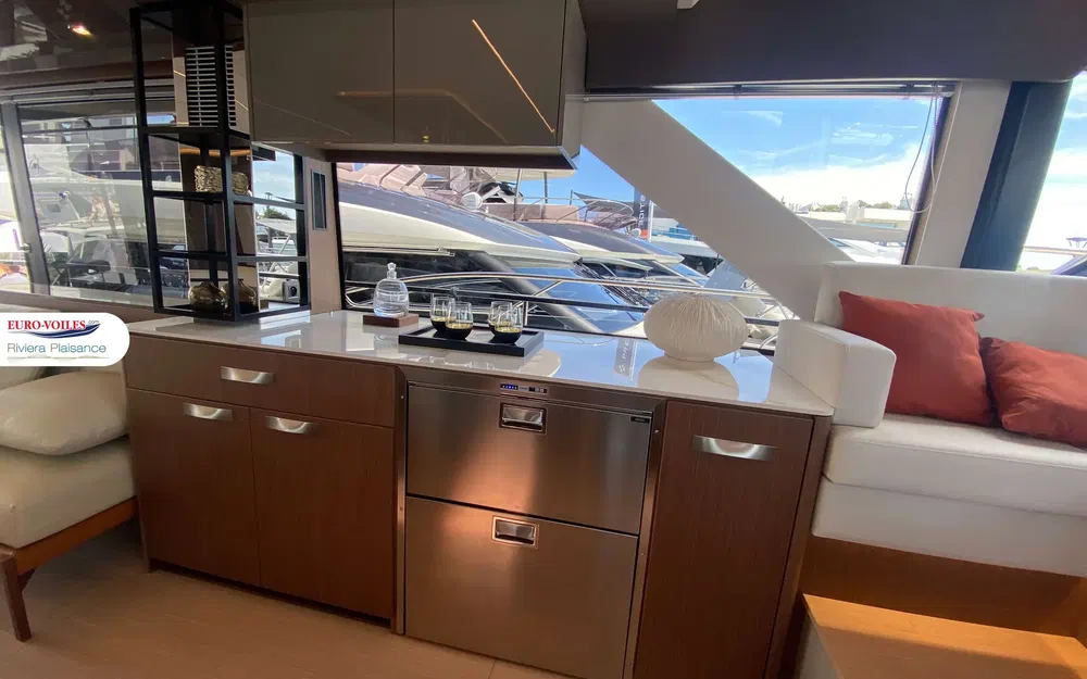 slider 7 Prestige Yachts X60
