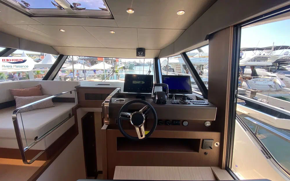 slider 8 Prestige Yachts X60