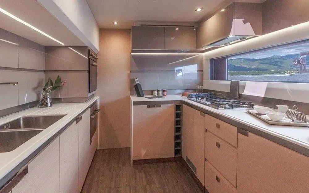 slider 10 Fountaine Pajot Alegria 67