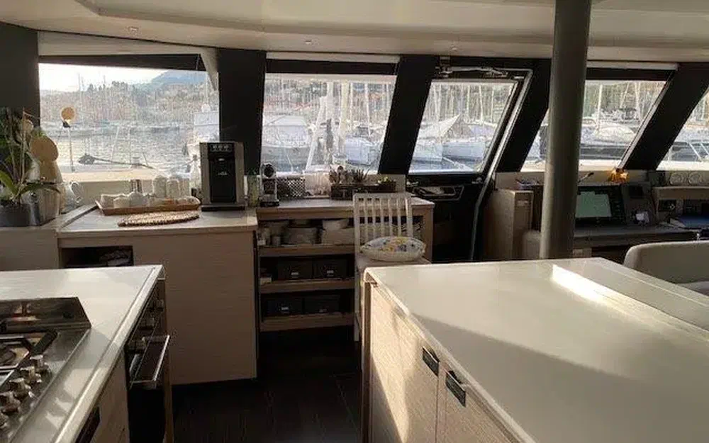 slider 12 Fountaine Pajot Alegria 67