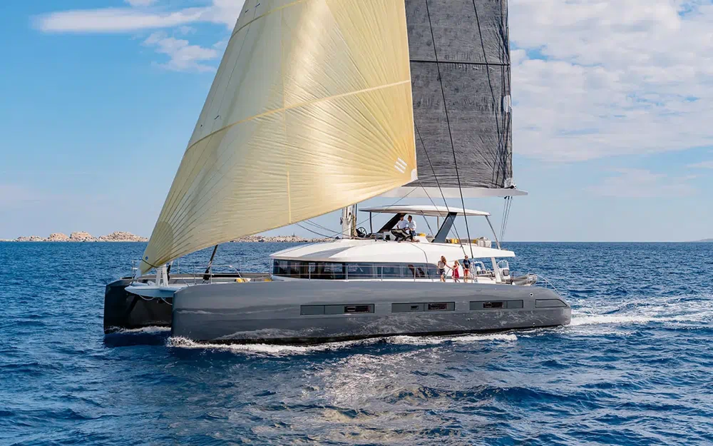 slider 3 Lagoon Seventy 7