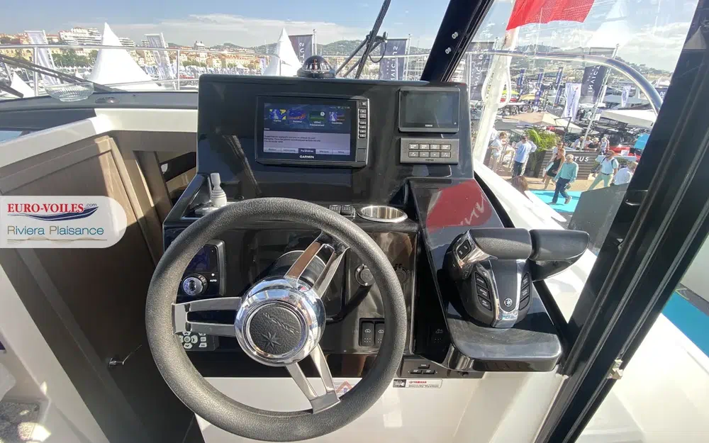 slider 10 Jeanneau Merry Fisher 895 Serie 2