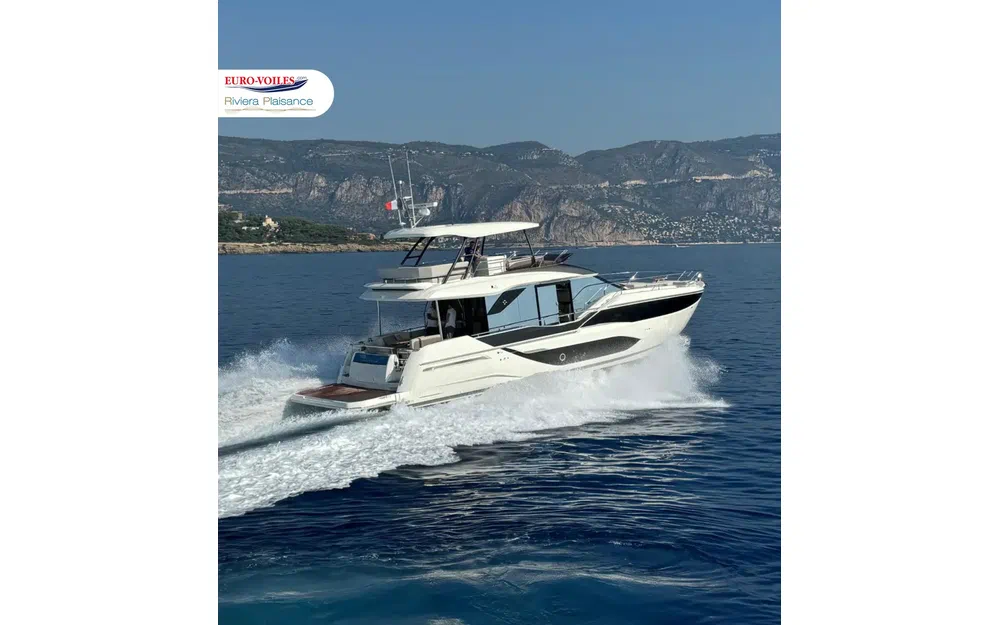 slider 0 Prestige Yachts F5.7
