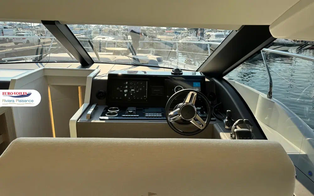 slider 10 Prestige Yachts F5.7