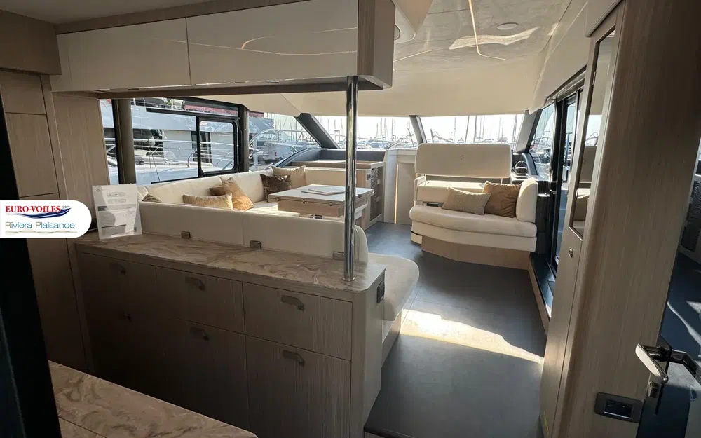 slider 8 Prestige Yachts F5.7