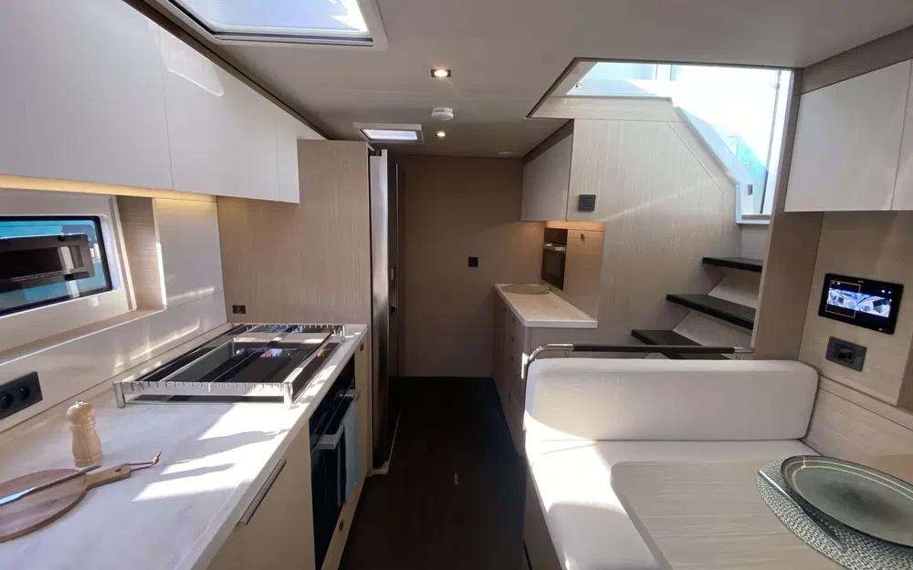 slider 8 Lagoon 60
