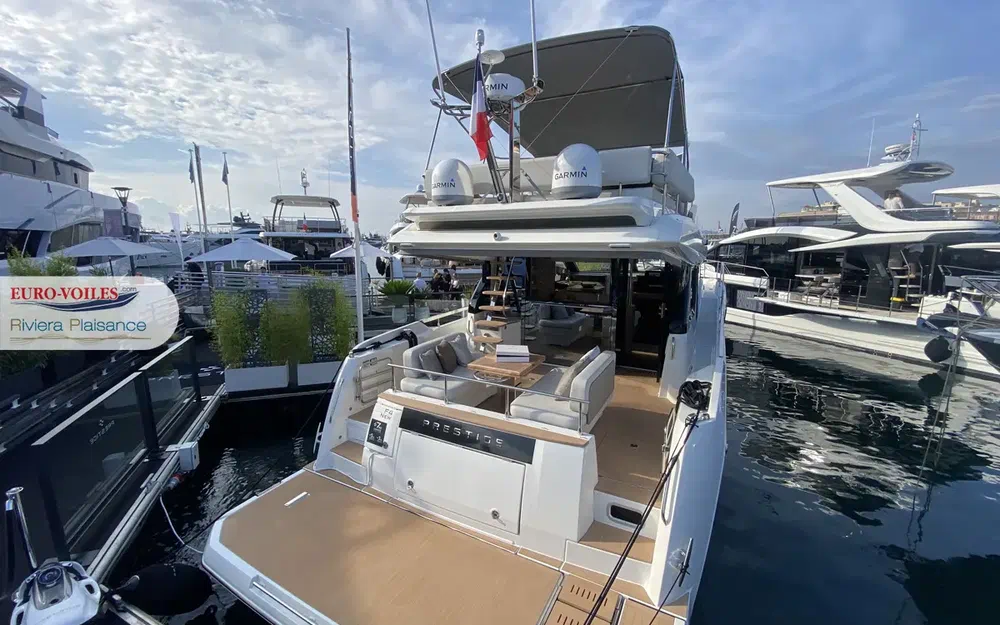 slider 0 Prestige Yachts F4.9