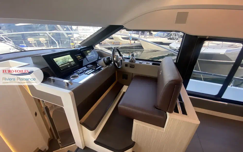 slider 10 Prestige Yachts F4.9