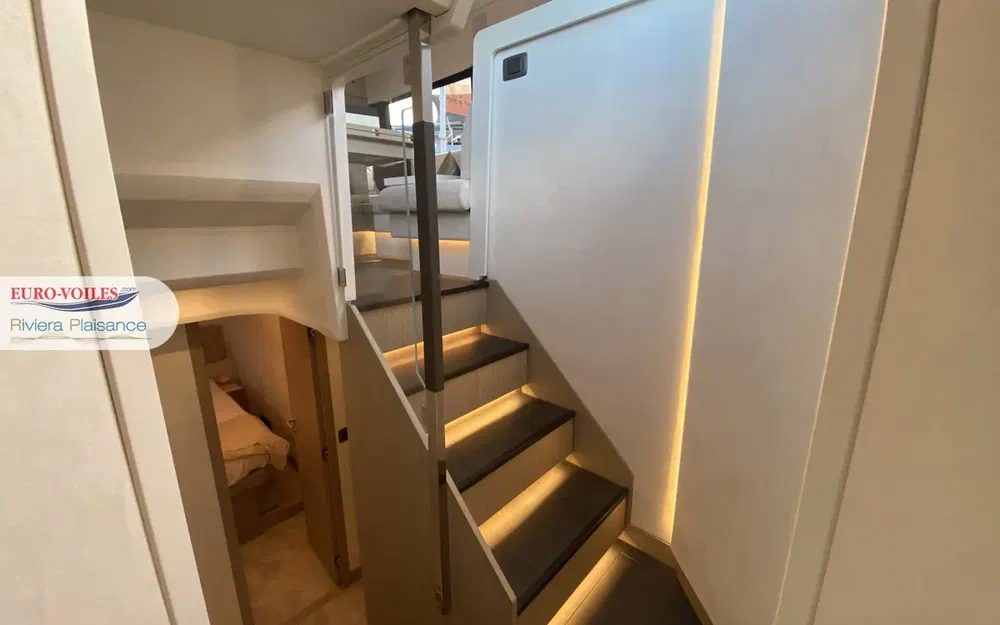slider 11 Prestige Yachts F4.9