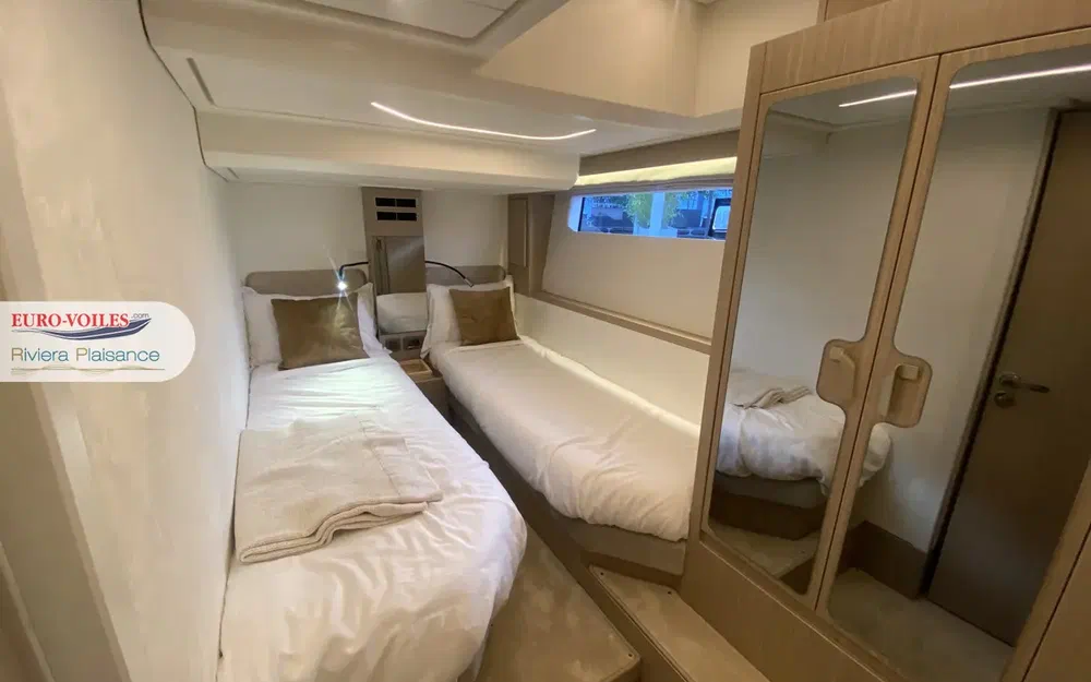 slider 17 Prestige Yachts F4.9